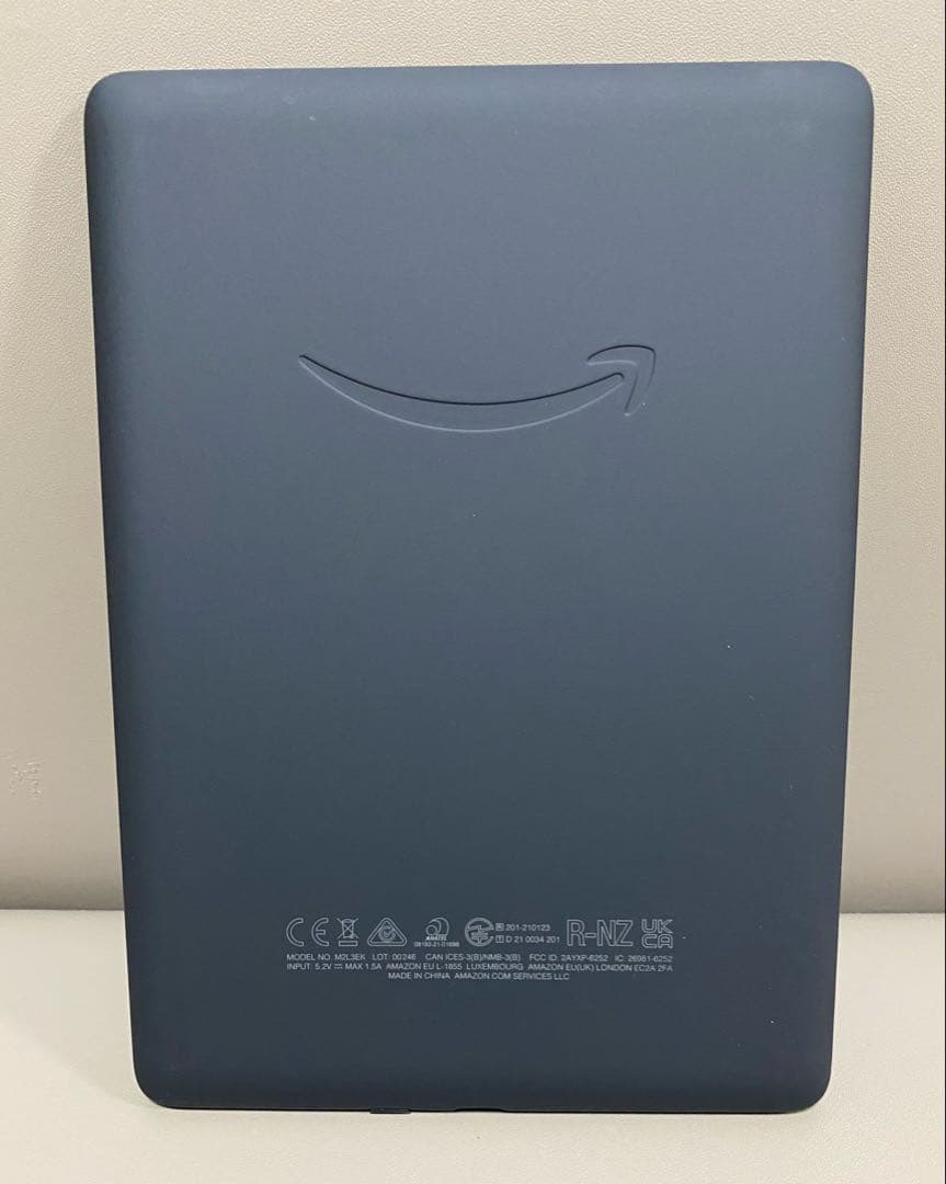 Kindle Paperwhite 8GB 6.8インチ カバー付き