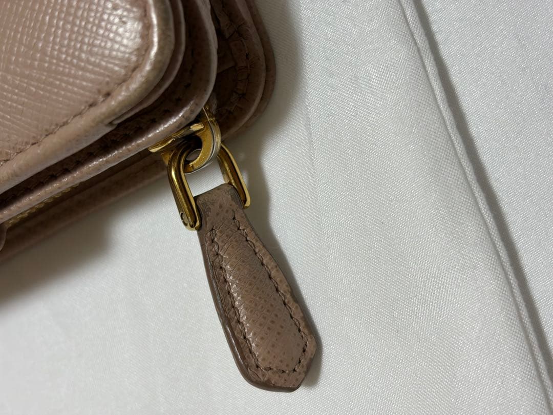 PRADA レディース 二つ折り財布 サフィアーノ ピンクベージュ