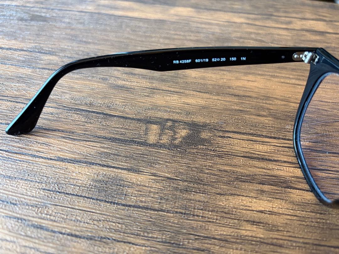 Ray-Ban RB 4258 サングラス