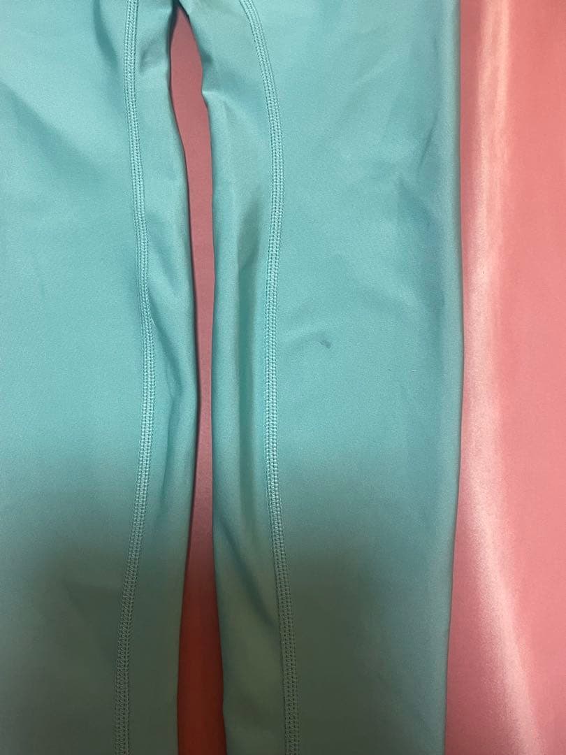 alo yogaターコイズ レギンス