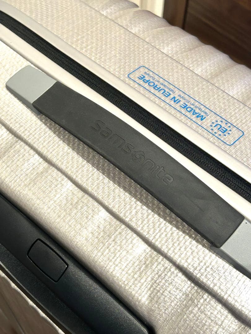 【国内未発売品】サムソナイト クロノライト四輪軽量スーツケース 92Lゴールド