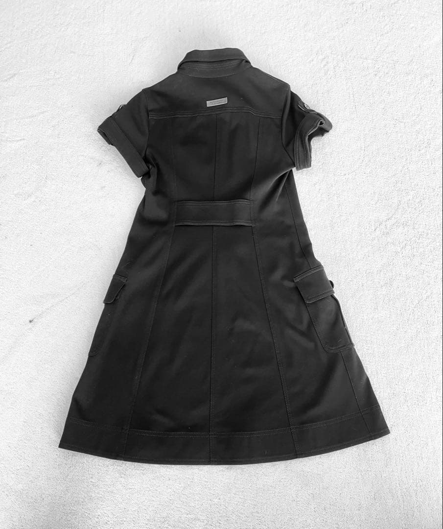 再度お値引き　極美品・黒いボタン付きポロワンピース