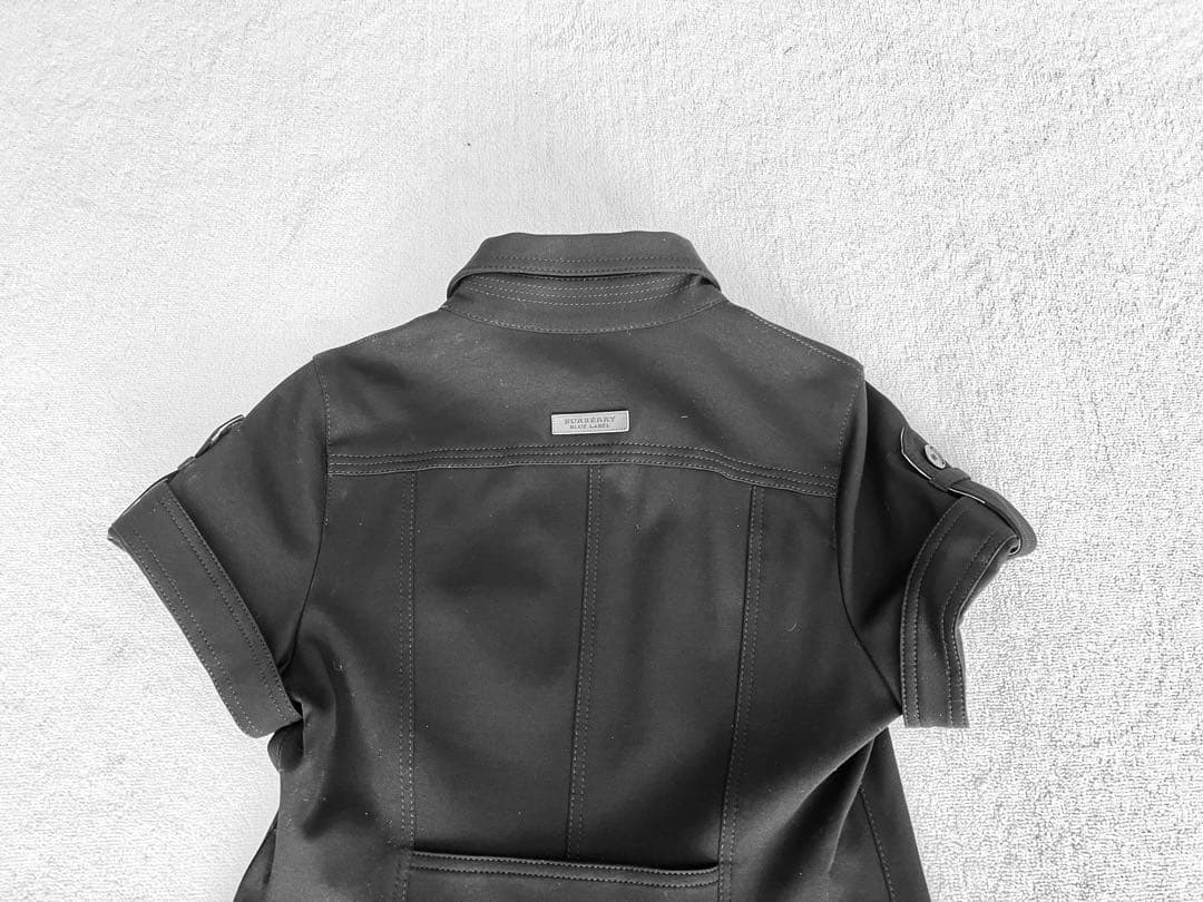 再度お値引き　極美品・黒いボタン付きポロワンピース