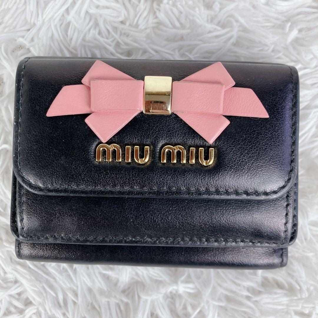 美品✨ミュウミュウ　折り財布　マドラス　リボン　レザー　バイカラー　黒　ピンク