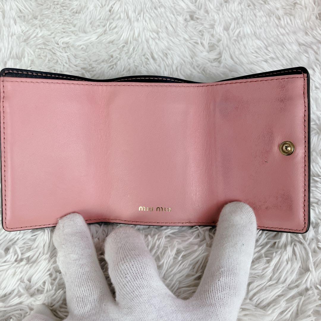 美品✨ミュウミュウ　折り財布　マドラス　リボン　レザー　バイカラー　黒　ピンク