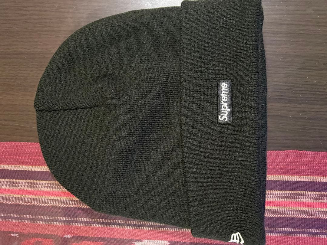 SUPREME 黒 ニット帽 ステッカー付き