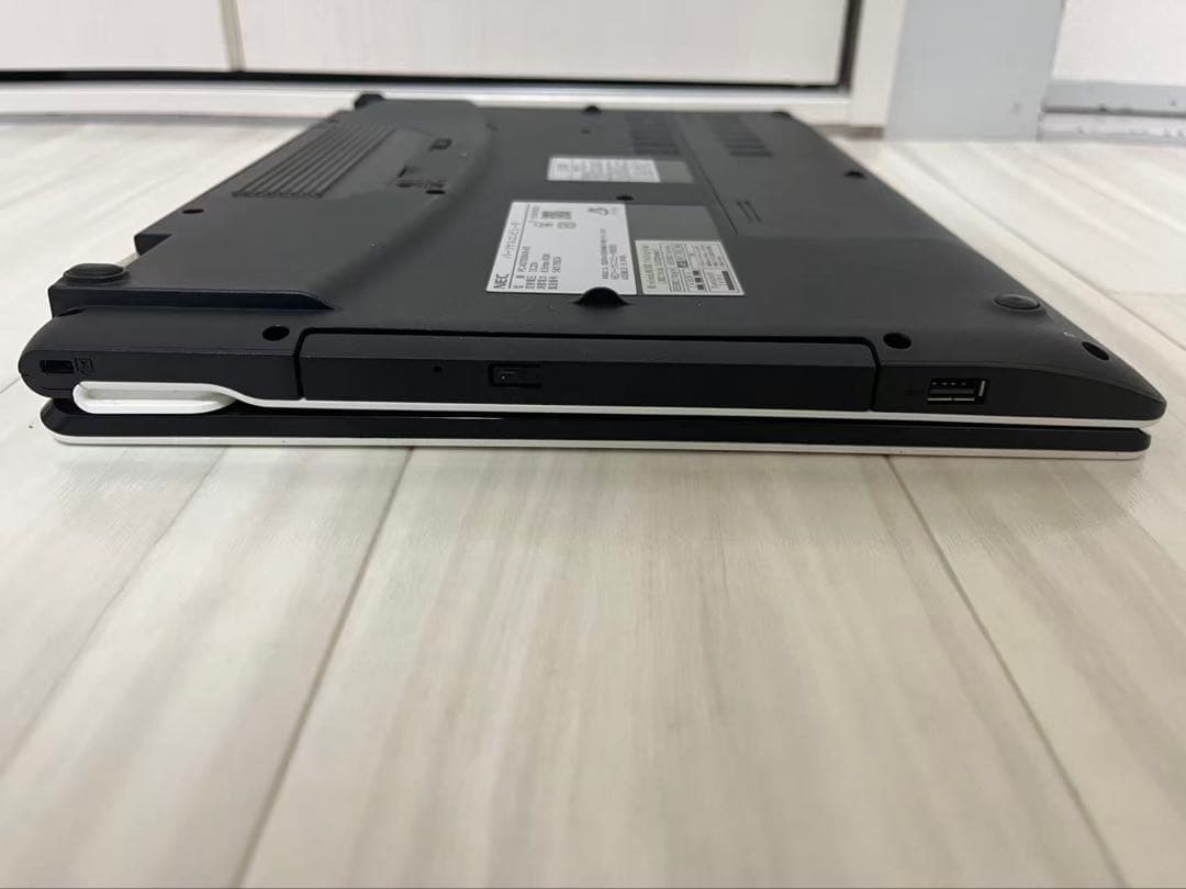 ノートパソコン【NEC LaVie】PC-NS700BAW-KS