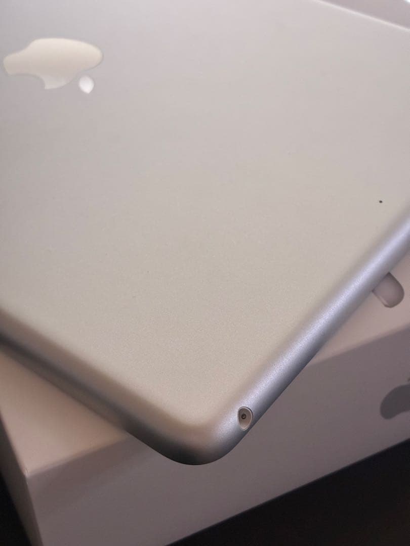 ト*ト様 美品iPad第7世代　箱あり　32GB Wi-Fiモデル　シルバー