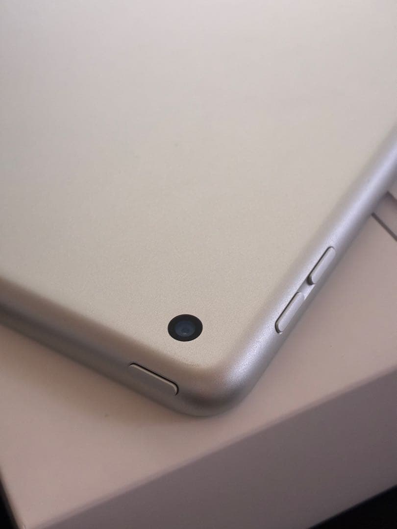 ト*ト様 美品iPad第7世代　箱あり　32GB Wi-Fiモデル　シルバー