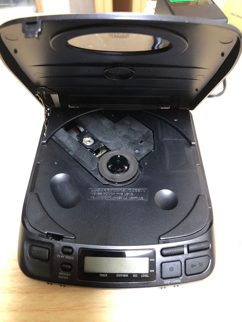 SONY D-101 Discman ポータブルCDプレーヤー レトロ商品です