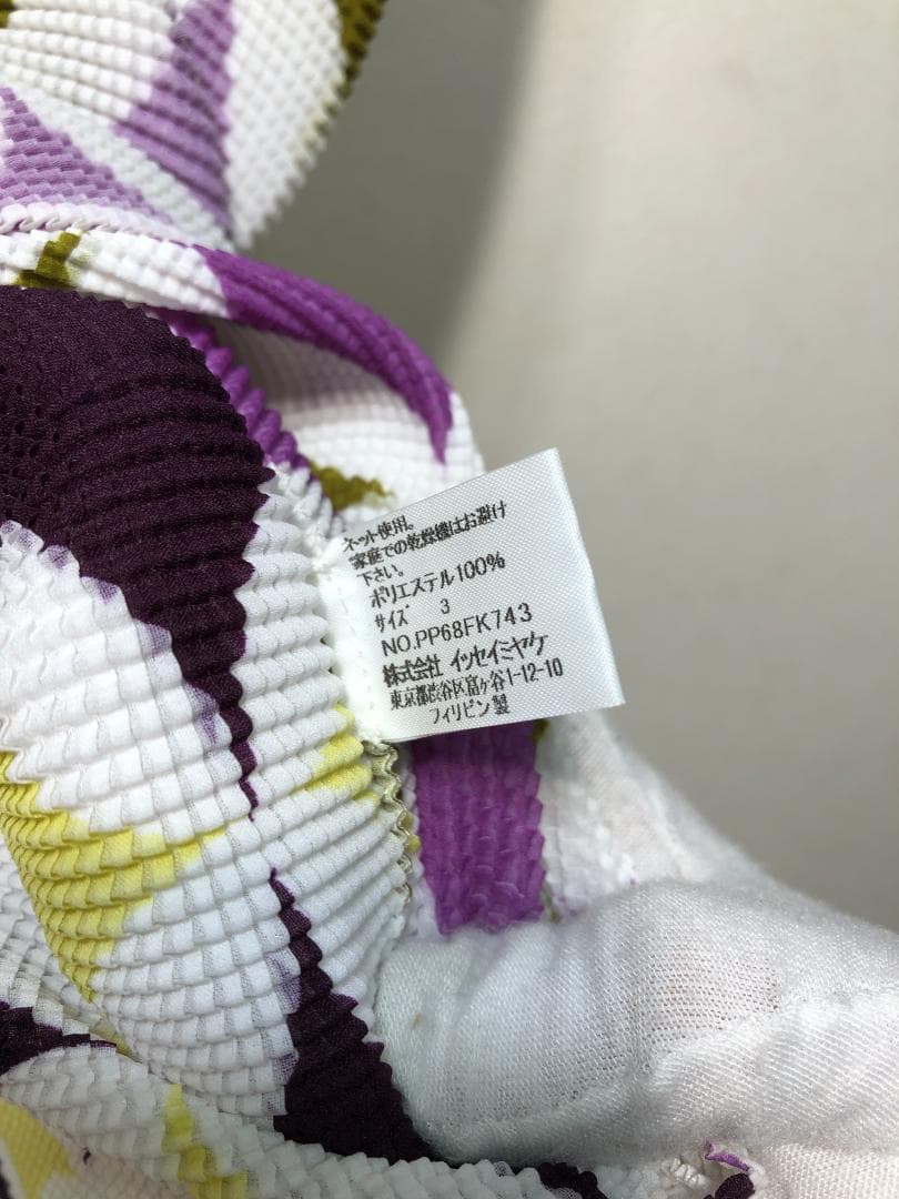 049051 ISSEY MIYAKE PLEATS (T.) プリ