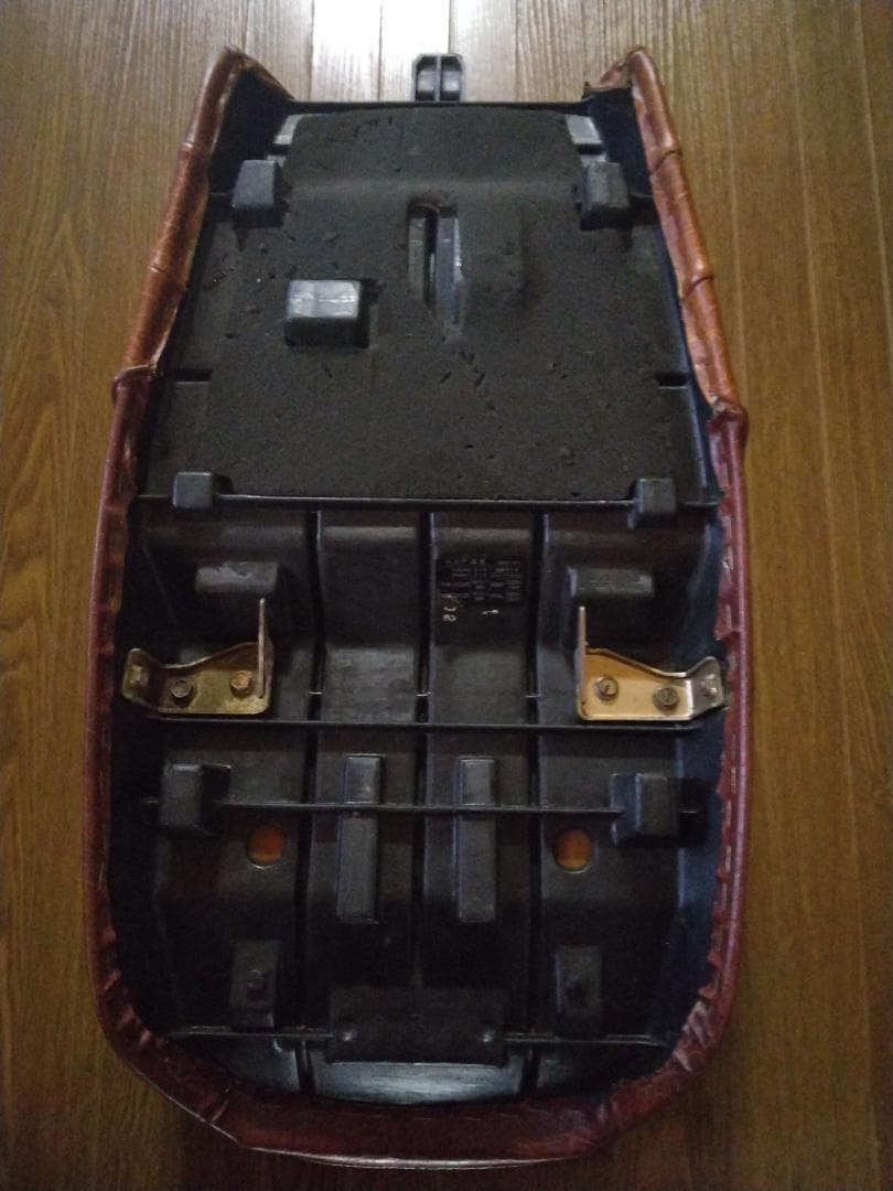 ゼファー　750 タックロールシート　茶　ツートン