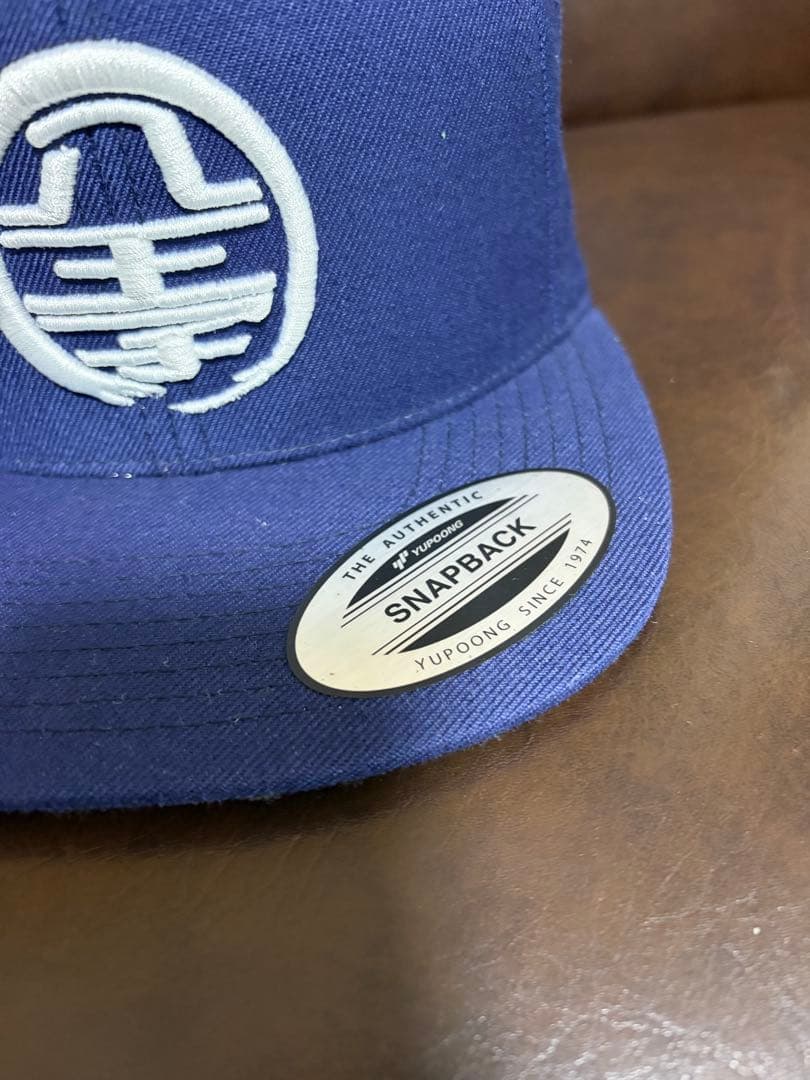 FREELY スナップバックキャップ ネイビー