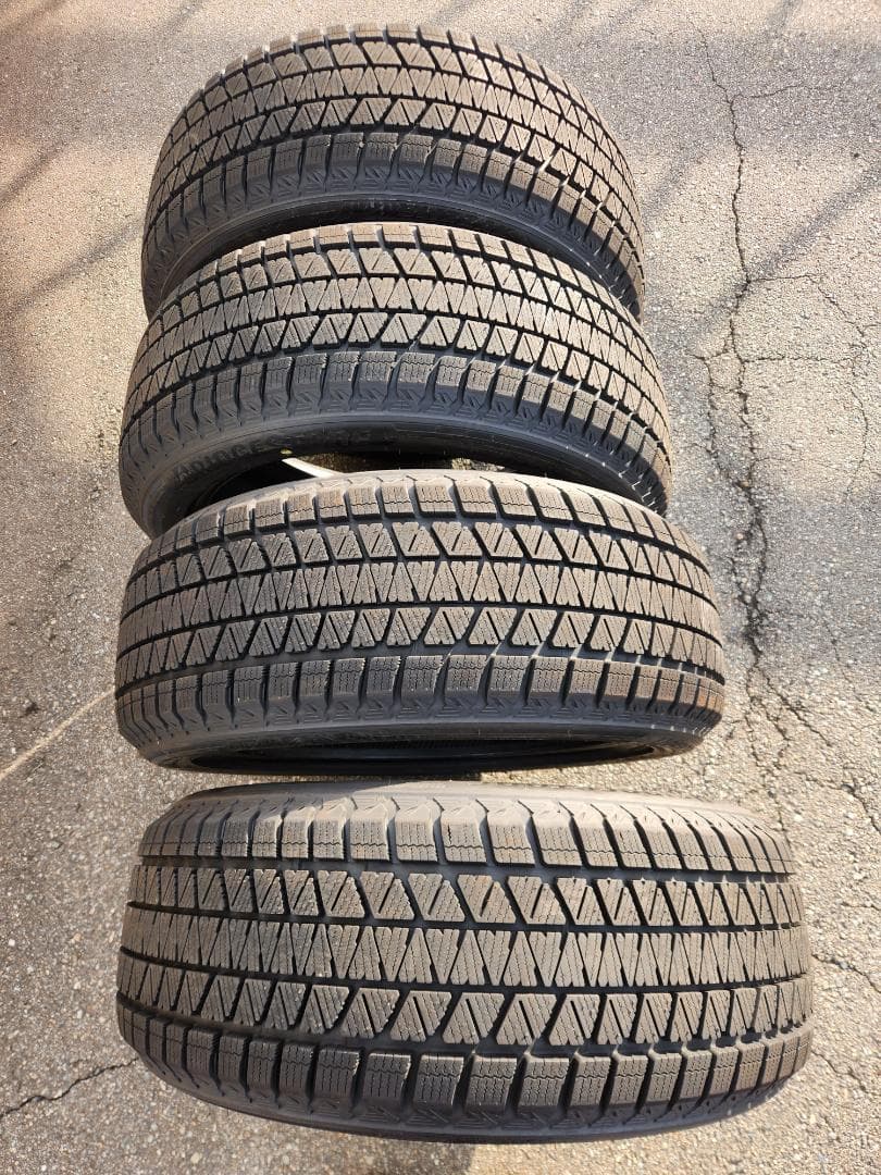 スタッドレスタイヤ　235 50 R20
