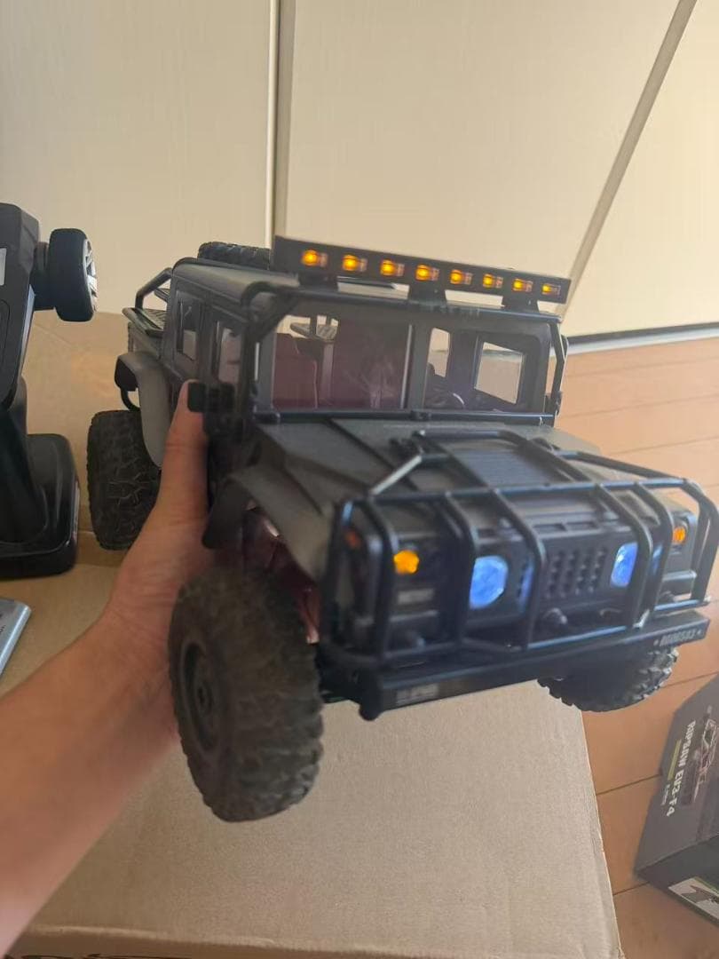 ラジコンカー 36CM オフロード ジープ ラジコン 車 4WD LED車灯 黒