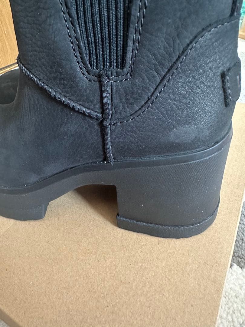 新品【UGG】MOXY CHELSEA ブーツ　25cm ブラック