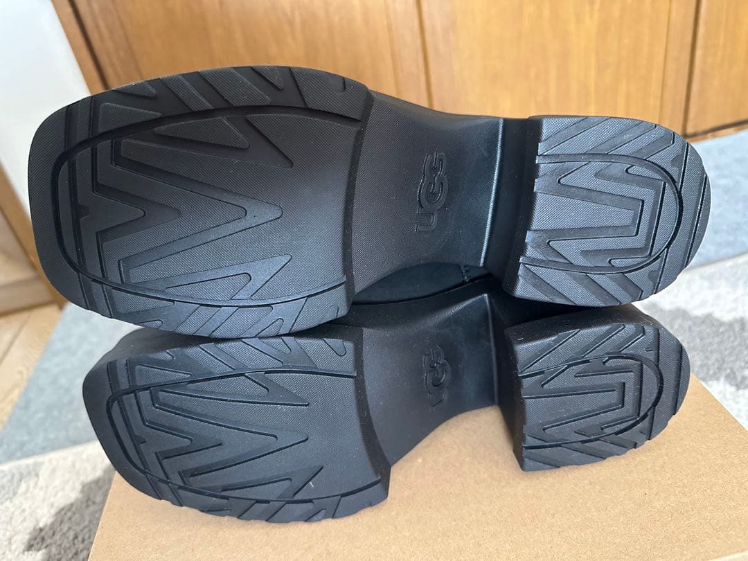 新品【UGG】MOXY CHELSEA ブーツ　25cm ブラック