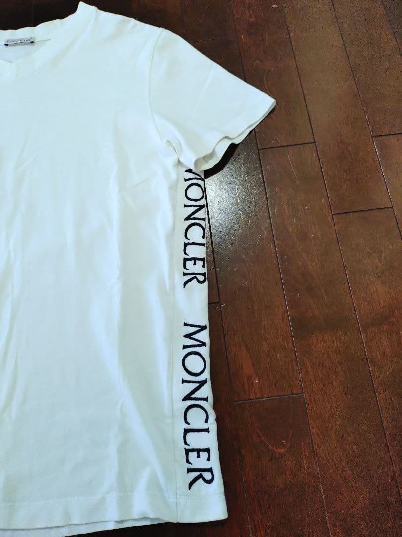 【鑑定済】モンクレール Vネック Tシャツ