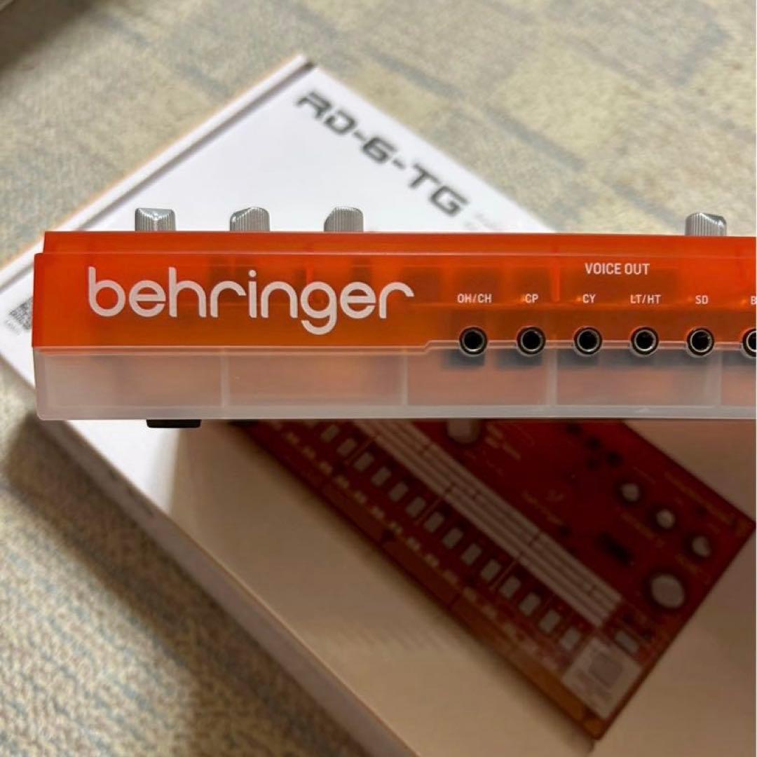 BEHRINGER RD-6-TG アナログドラムマシン (タンジェリン)