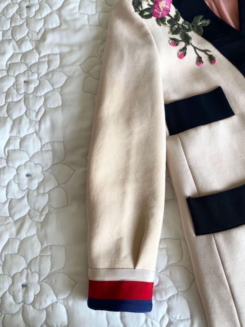 GUCCI(グッチ) 希少 アイボリー　フローラルモチーフ　刺繍　ミディ丈