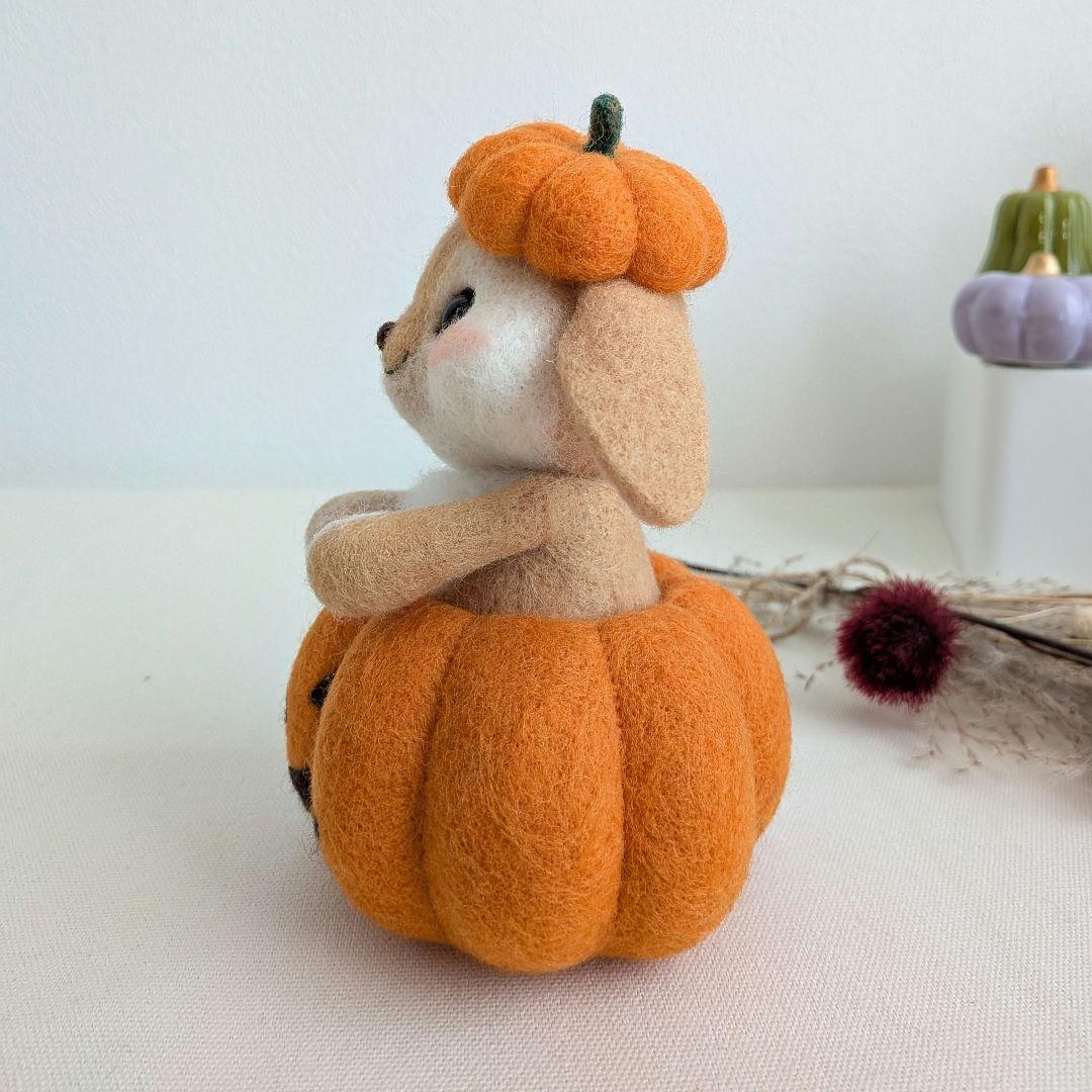 【ハロウィン飾り】羊毛フェルト カボチャ帽子のうさぎさん