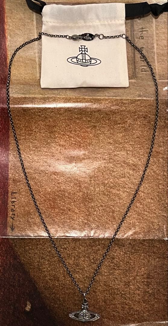 MAN MINI BAS RELIEF ORB ネックレス - ブラック