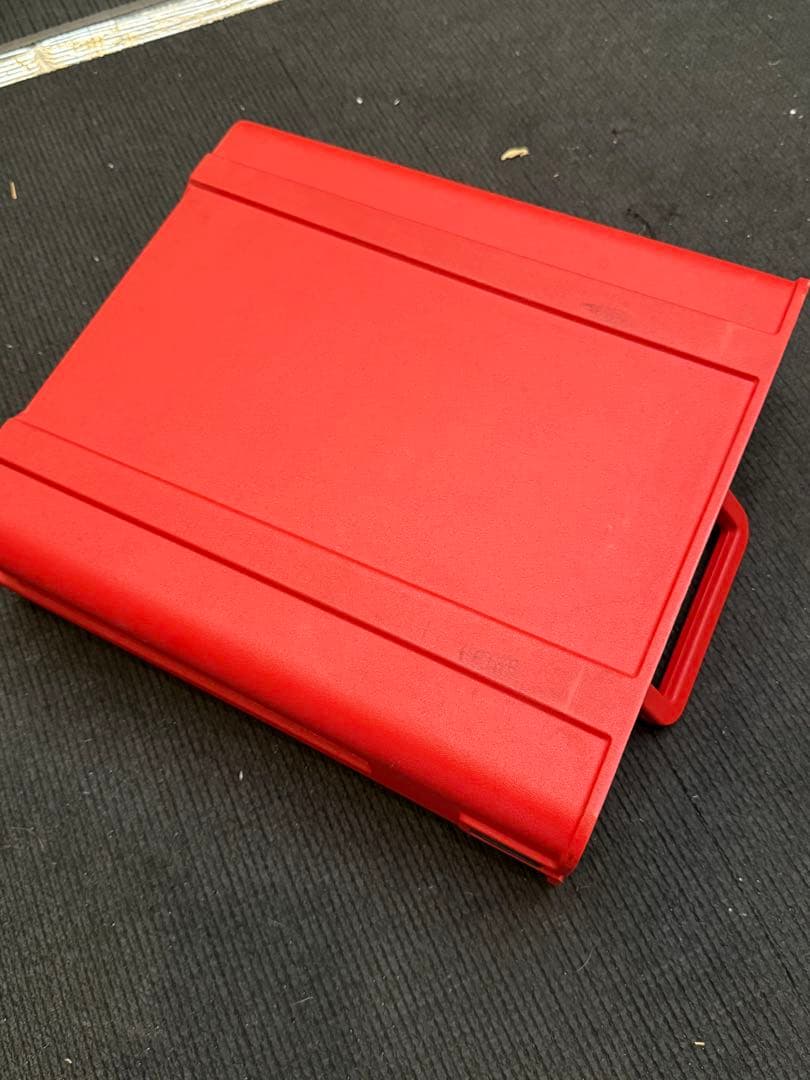 タイプライター　Olivetti Valentine アンティーク
