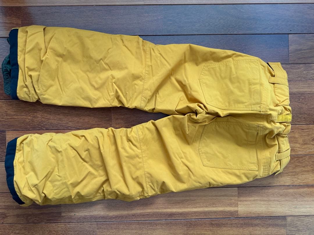 【中古】Burton スノーボードウェア 子ども用 Sサイズ (120㎝)迷彩