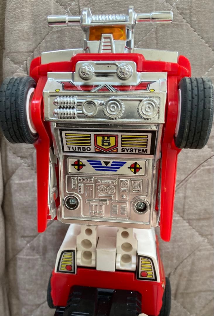 ラジコンカー　トヨタハイラックス　ラクシオンロボ