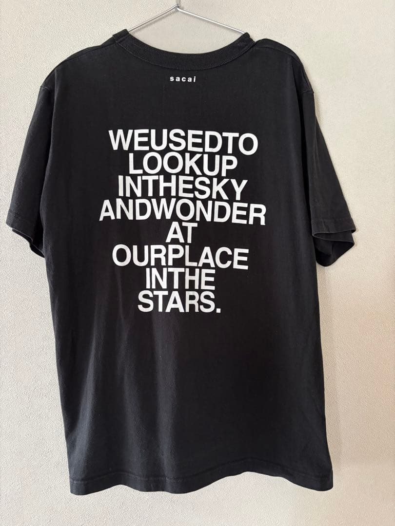 サカイ Sacai　バックロゴプリント　Tシャツ