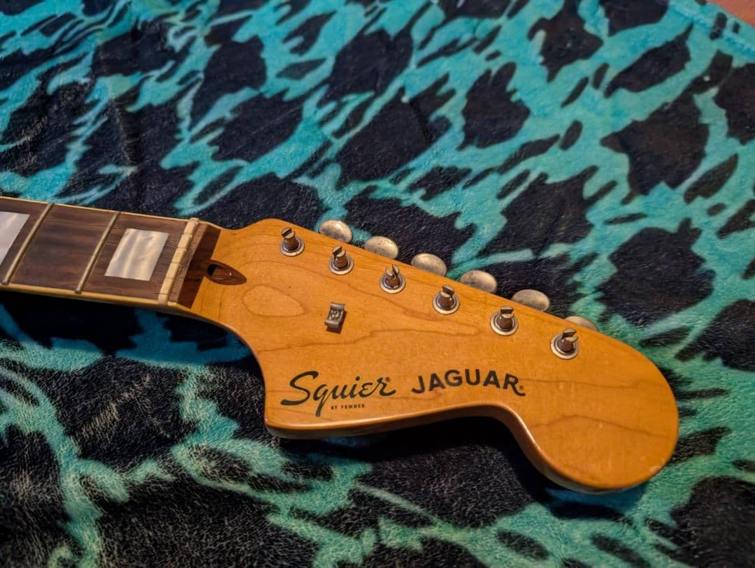 Squier(スクワイヤー)Classic Vibe 70s ジャガー
