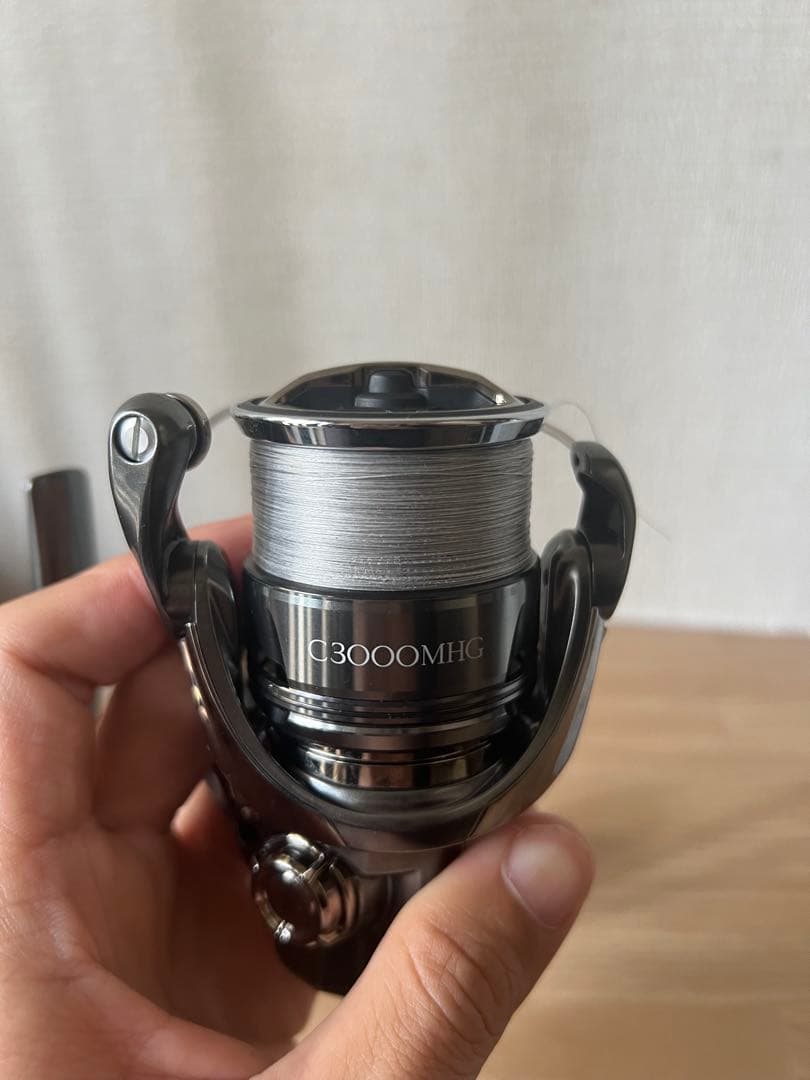 シマノ24ツインパワーC3000MHG スピニングリール シルバー