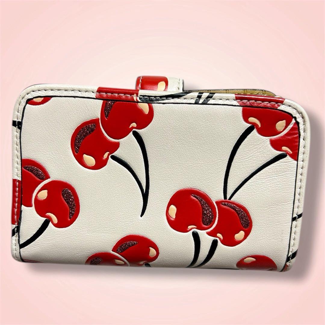Coach チェリー柄 二つ折り財布　中古品