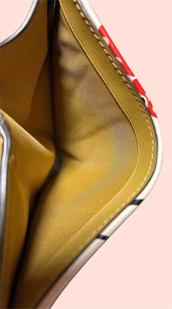 Coach チェリー柄 二つ折り財布　中古品