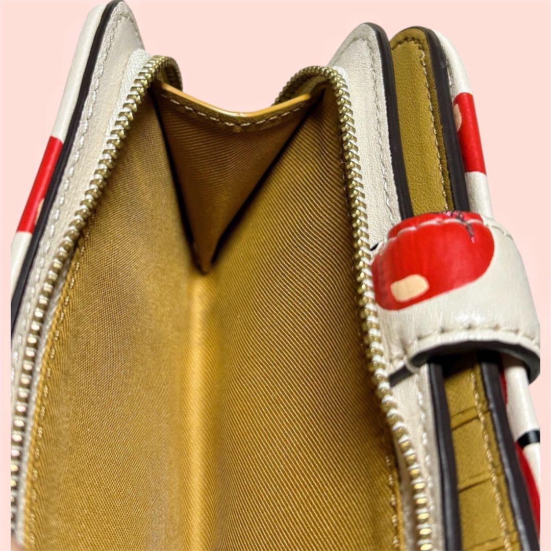 Coach チェリー柄 二つ折り財布　中古品