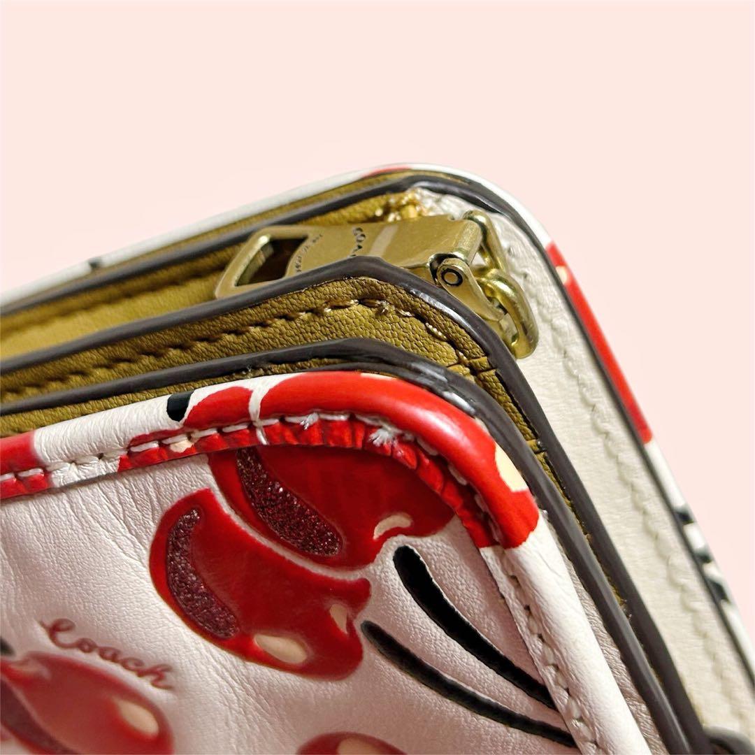 Coach チェリー柄 二つ折り財布　中古品