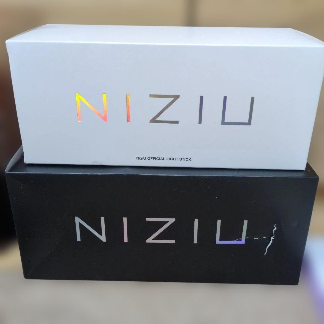 く*様 NiziU ペンライト本体 収納ケース付き　あとおまけ色々セット