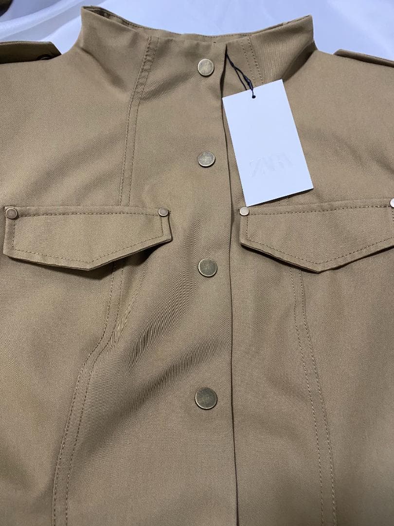 新品 ZARA ループディテールフィットブレザー ライトカーキ S