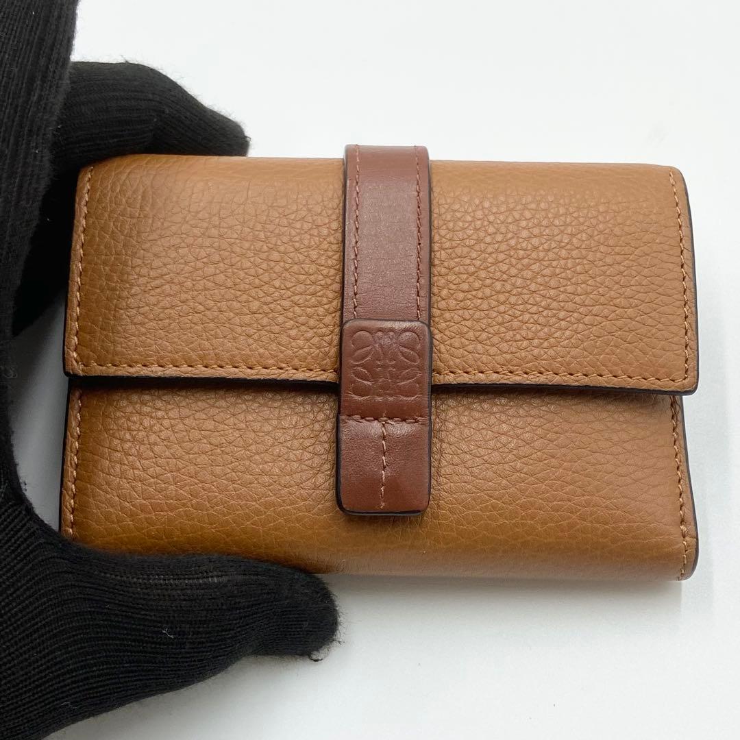 ロエベ　三つ折り財布　スモールバーティカルウォレット　アナグラム　ブラウン