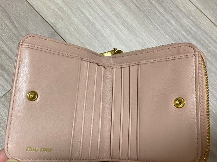 MIU MIU マテラッセ　レザー財布　ピンク