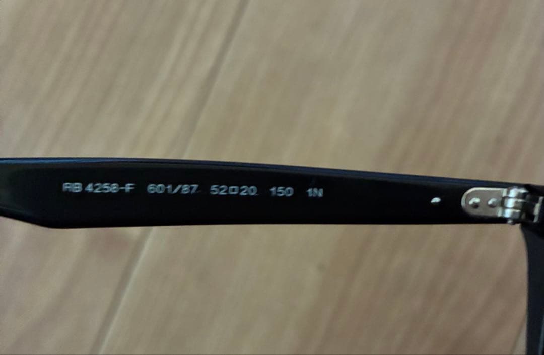 Ray-Ban サングラス RB4258