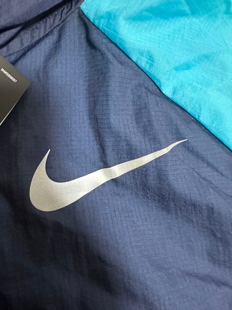 【未使用】NIKE ナイキランニングウェア　ウィンドブレーカーLサイズ