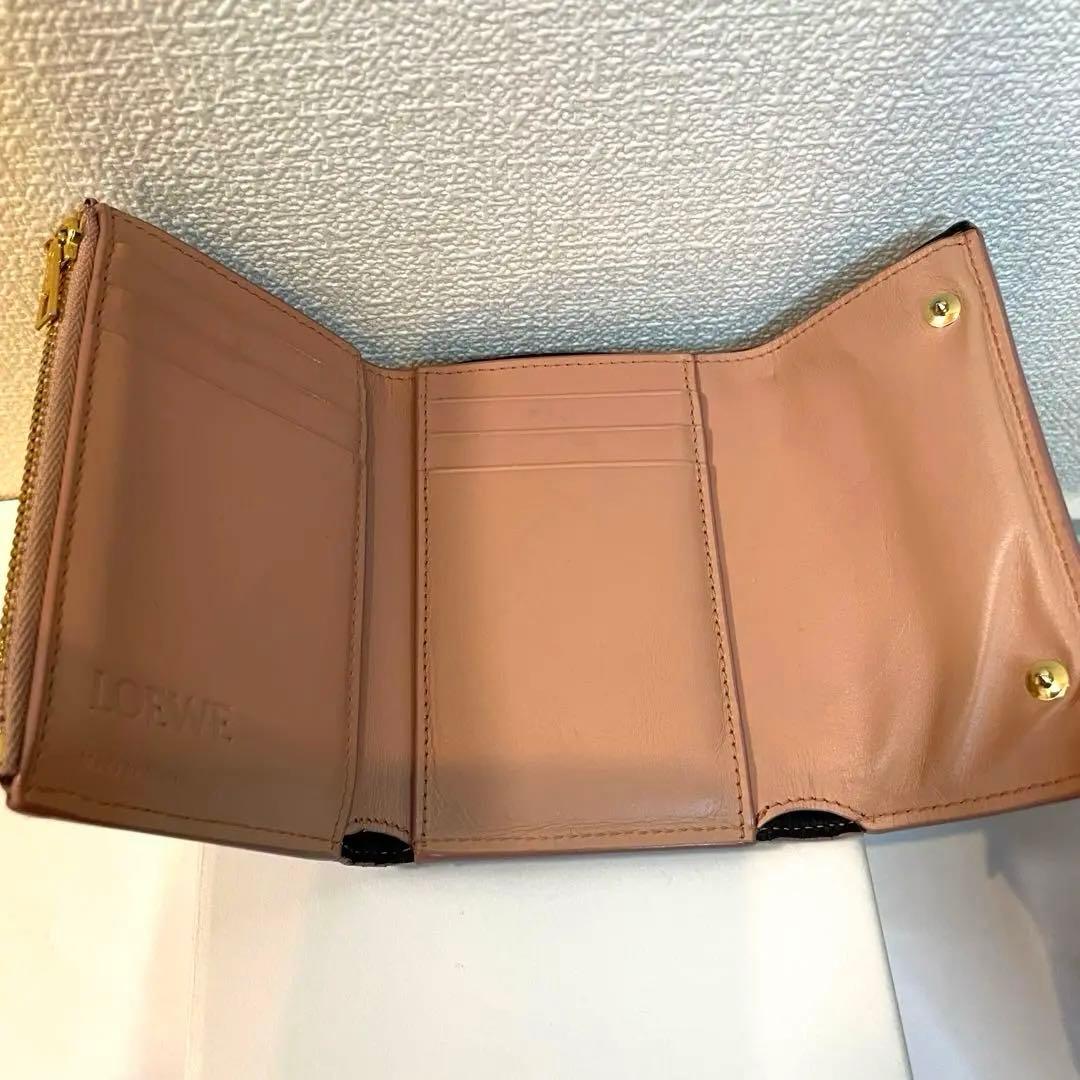 LOEWE ピンクベージュ　三つ折り財布