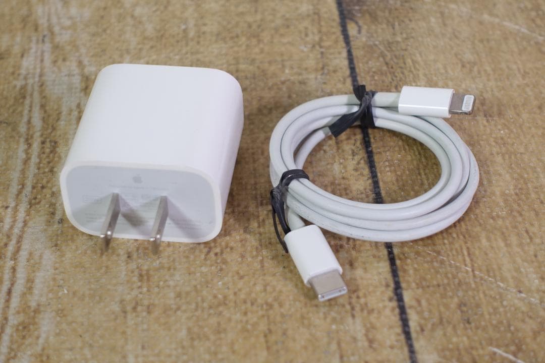 iPad 第8世代 Cellular シルバー 32GB