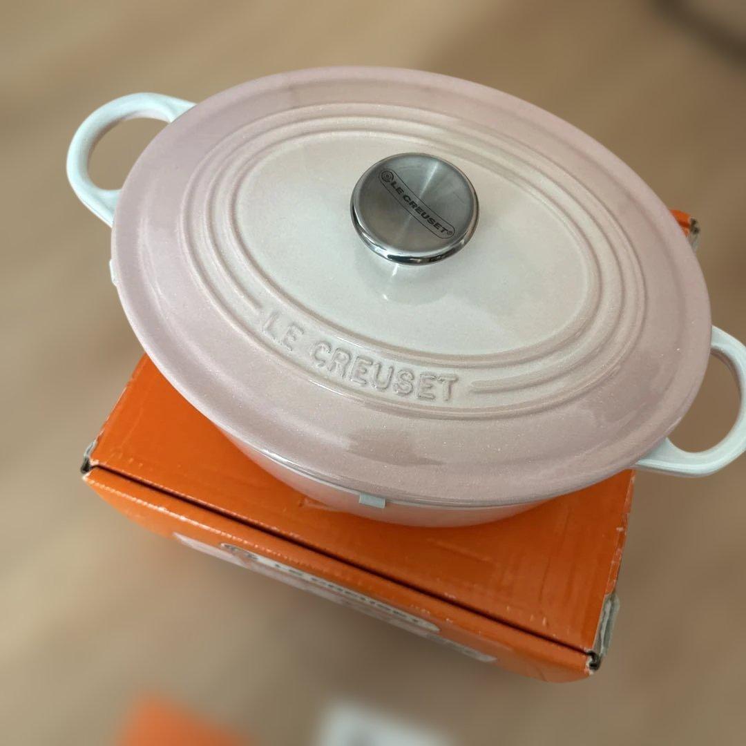 ル・クルーゼ　ピンク　鍋　新品　レア　パウダーピンク　ココットオーバル　25