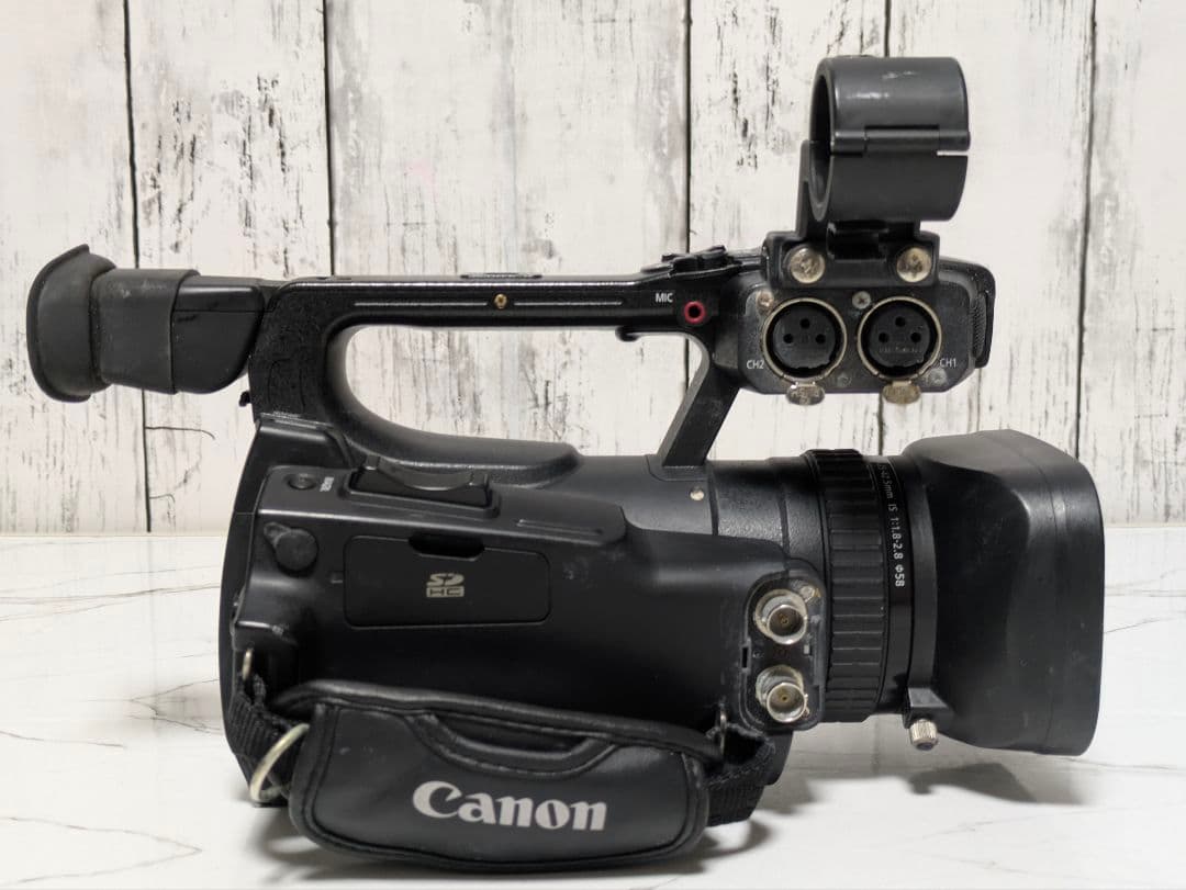 ② Canon　XF105