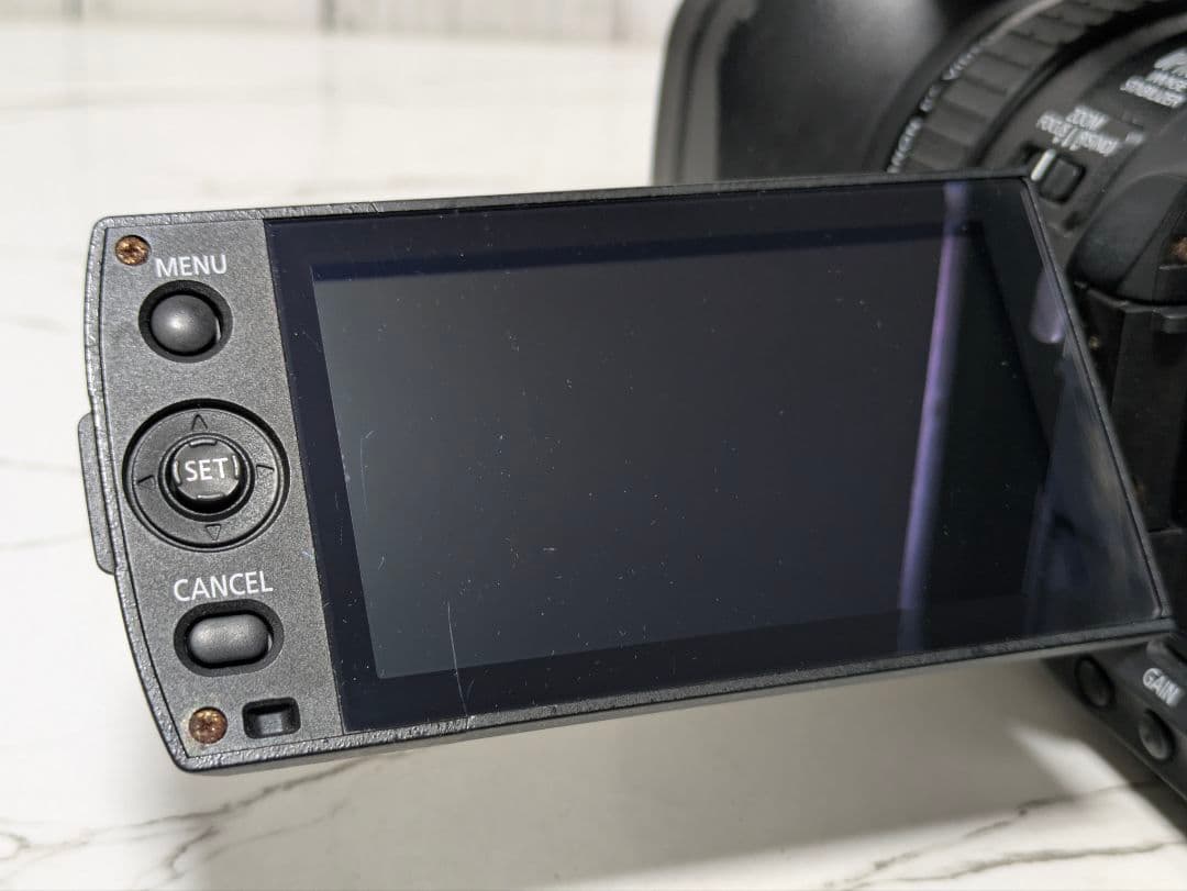 ② Canon　XF105