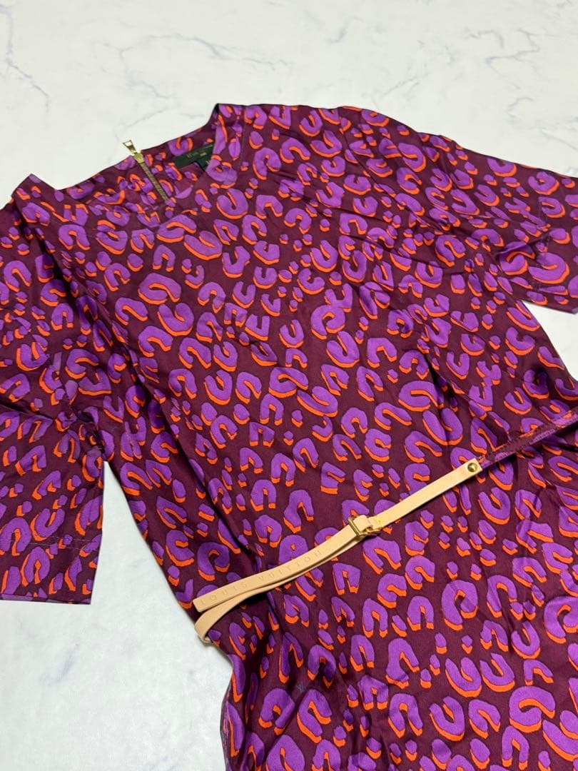 美品　Louis Vuitton ヒョウ柄　シルク100% ロゴ金具　ワンピース