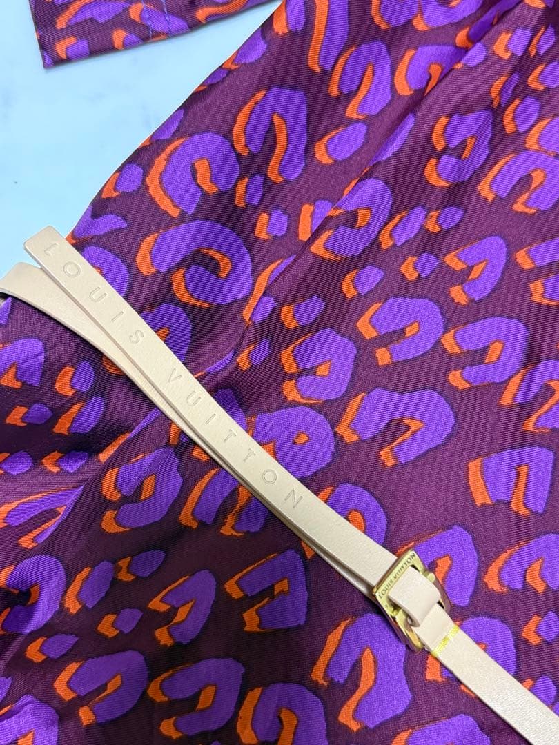 美品　Louis Vuitton ヒョウ柄　シルク100% ロゴ金具　ワンピース