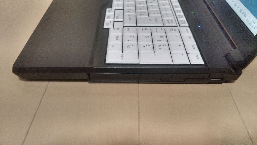 富士通LIFEBOOK 15.6型ノートPC Windows11アップジャンク